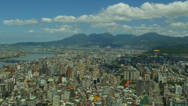 現在買房要往人口多的地方買，以後才