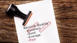 這邏輯是不是哪裡怪？為什麼你明明付錢給經理人了，基金績效不好卻反怪自己「不懂投資」