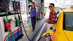 違背市場機制！低到割喉也沒用、明年油價難有起色