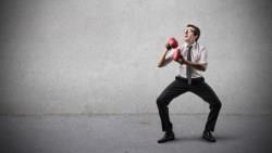 「儲蓄險利率2.5%比定存高很多！」保險業務員3套話術，你該怎麼反擊