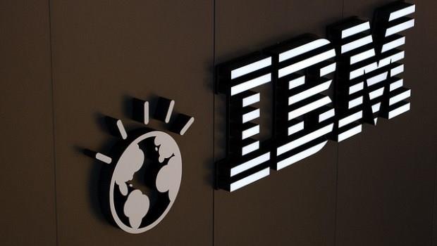 股神又冏了！IBM營收連15季下滑，股價創2010年新低