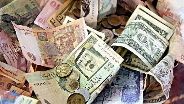 瑞銀：今年「買外幣」比買股票危險多了
