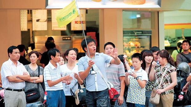 中國經濟放緩的原因找到了？陸客一年砸7兆出國玩，錢都被外國人賺走了