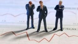 投資大哉問：股價狂跌，該認賠殺出還是加碼？看看專家怎麼解決這個問題