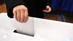 他所投下的一張票，撼動了全球金融市場》英國確定脫歐，關鍵在這一群「老憤青」