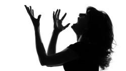 做子女的必看》古意的老媽總是對保險員百依百順，女兒知道真相後氣炸了