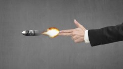 跟世界唱反調的公司：恐攻、槍擊案變多後，只有它們的股票會漲