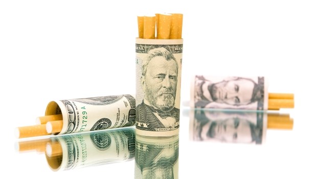 營收800億，有500億要拿去繳稅！香菸股，為什麼還是值得投資？