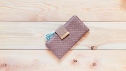 為什麼有錢人都用長皮夾？