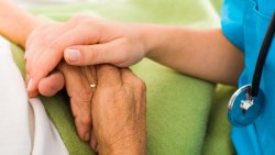 長期照護好花錢...每月3萬起跳！1分鐘弄懂，你需不需要買「長看險、殘扶險」