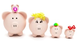 兩個家庭，一個年薪400萬存不到錢，一個月薪4萬卻能每月存1萬，關鍵差在這