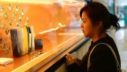 精品電商不能說的秘密》LV、勞力士...為什麼一堆正貨名牌在網路上5折就能買到？