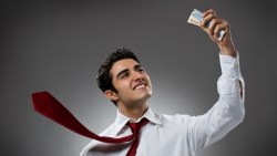 年輕人想變有錢？日本理財專家：先拋棄「尊嚴、學歷、人脈關係」這3樣東西