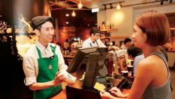 隨行杯一個賣到1600元！星巴克為什麼這麼敢「開高價」？