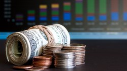 台灣人最愛「高配息」基金，但長期持有5年以上，「低配息」的績效還比較好！