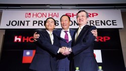 鴻海主導、夏普有望9季來首賺錢；2018年推8K TV搶市佔