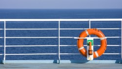 陽明海運大虧130億》「貨櫃三雄」陽明、萬海、長榮比一比，賺錢的只剩這家...