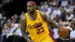 2015年，NBA球星小皇帝詹姆斯，向巴菲特討教「投資之道」...股神的回答是？