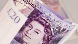 換1千英鎊現省8千台幣！專家：別急著買，還會更便宜