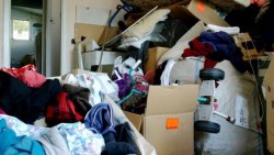 冰箱塞滿食物、錢永遠都不夠...囤積，是匱乏的象徵！心理師：勇敢「斷捨離」，填補心裡的洞