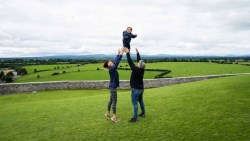 免費商務艙機票怎麼拿？一家3口戰績好輝煌，飛歐洲2趟大省70萬機票錢