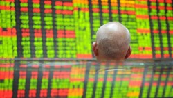 連出家人都進號子盯盤！台股萬點前徘徊，只有兩種股票可以買