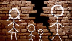 父親死後留下金店面，卻被3個兒子搞到法拍...房產，讓兄弟情散得更快！