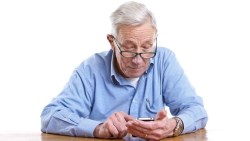 「長照險」保費太貴買不起！擔心老年失智，你真正該買的是「這些保險」