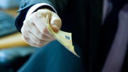 台灣有錢人默默在做的事：入籍新加坡！這份「只賣外國人的保單」，竟成節稅新寵