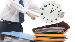 「老闆要報告，我不利用午休繼續做真的做不完」！午休「工作」1小時，可以算工時嗎？