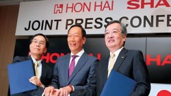 鴻海再出招？傳擬讓夏普加入、爭搶東芝半導體