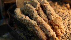 日操14小時還百萬債，退伍軍人蘇花公路賣雞排，賺老實錢「從零開始」