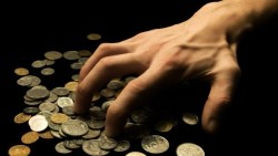 股息5元、殖利率11.4%...一個網站戳破高獲利假象，公司從哪挖出「付不起的股息」