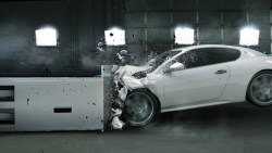 在時速100公里鐵盒中的是你，政府不推新車安全評鑑，你還不生氣？