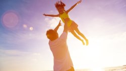 30K養3子女、買千萬房、43歲退休？這個爸爸做兩件事，把不可能任務成真了
