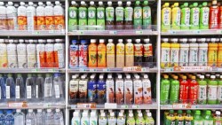 這一招，讓我找到比定存好10倍的賺錢股：進小七買罐裝飲料、翻開瓶身背面看標示