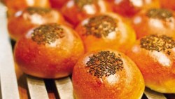 10個10元麵包，能賣100元？財經專家嘆：我們從小沒學經濟學，才吃了這麼多黑心食品