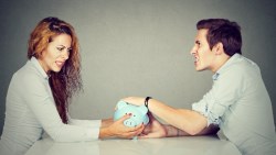 老婆想多花點錢，老公覺得浪費...30歲新婚小夫妻的爭執：裝潢好一點，值得嗎？