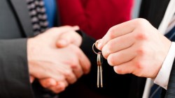 「公設比雖高，靠夾層就賺回來...」3關鍵破解仲介狂推的「挑高美屋」：不僅沒賺到坪數，還會被「拆除」