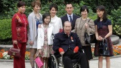 擁4妻17兒女，賭王何鴻燊的秘密：太太們狂送賭客龜苓膏，害他賭場差點關門