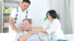 家有年老長輩，好累好苦？政府很多長照服務：交通接送、日間照顧...你申請了沒