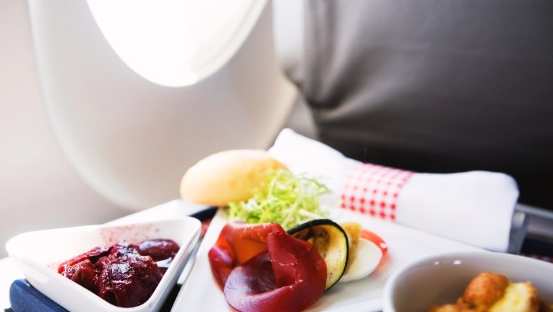 航空公司為省錢，經濟艙只有素食飛機餐