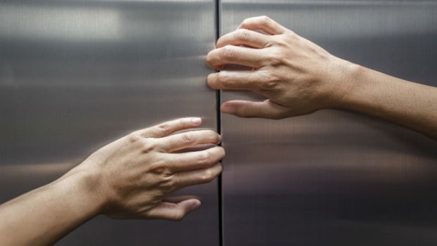 全台大跳電！消防局：受困在電梯時，你必須先做這4件事