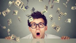 投資ETF可透過銀行保險業、複委託和美國券商...但跟保險業買最笨！賺走你20倍的錢