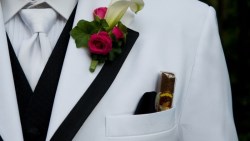 自己剪頭髮、帶便當、觀察員工用衛生紙！一窺超級鉅富們的「摳門」生活，錢就是這樣省出來的