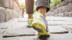 健康險新玩法：走越多保費越低，上傳步數還可換咖啡