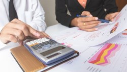 基金不告訴你的真相：每年多付1%手續費，獲利少60萬