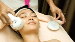 一個做臉阿姨的觀察：那些客人不用工作也有錢，原來都是因為懂得做這件事