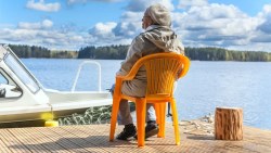 享受一個人的旅行、一個人開伙也很棒...要單身自在到老後，請先預演這10個獨居風險