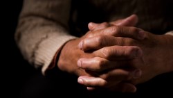 賺進好幾棟房產，卻吃喝嫖賭敗光...少年早發的他，被發現獨自死在妻子撐持下來的「起家厝」